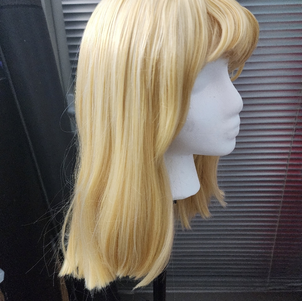 Blonde Arda Wig - Picture 4 of 9